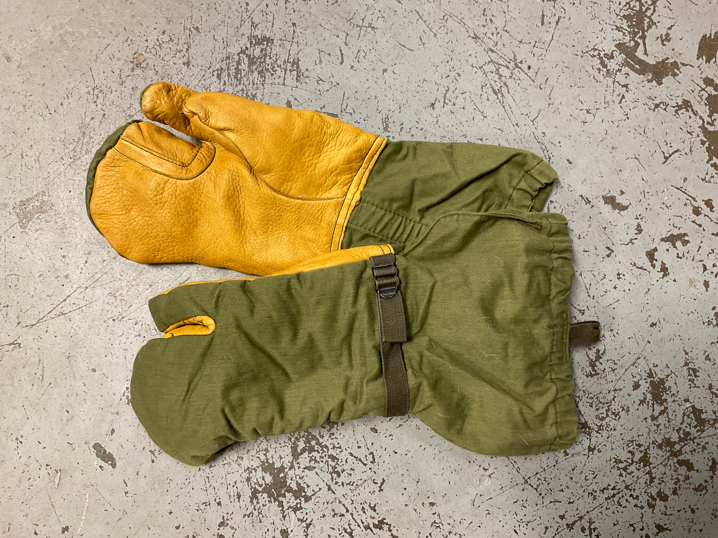 M-1965 US Military Surplus Trigger Finger Mittens w/ Liners